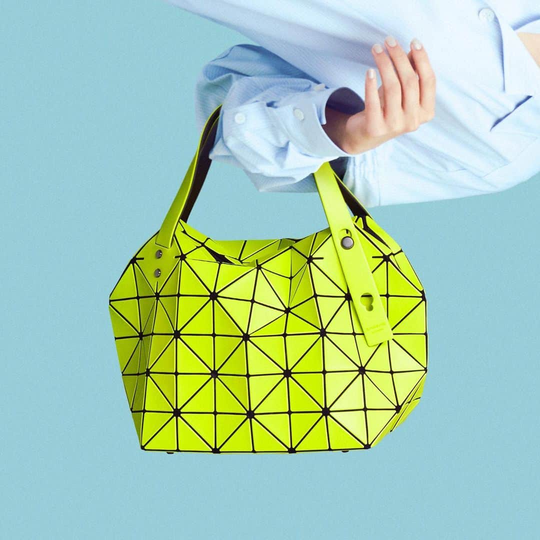 BAO BAO ISSEY MIYAKE Official Instagram accountさんのインスタグラム写真 - (BAO BAO ISSEY MIYAKE Official Instagram accountInstagram)「【NEW ITEM】BOSTON  RELEASE MONTH January, 2021 *By country RELEASE MONTH may be different.  #baobaoisseymiyake #baobao #isseymiyake #tophandle #boston #ss21」1月5日 14時04分 - baobaoisseymiyake_official