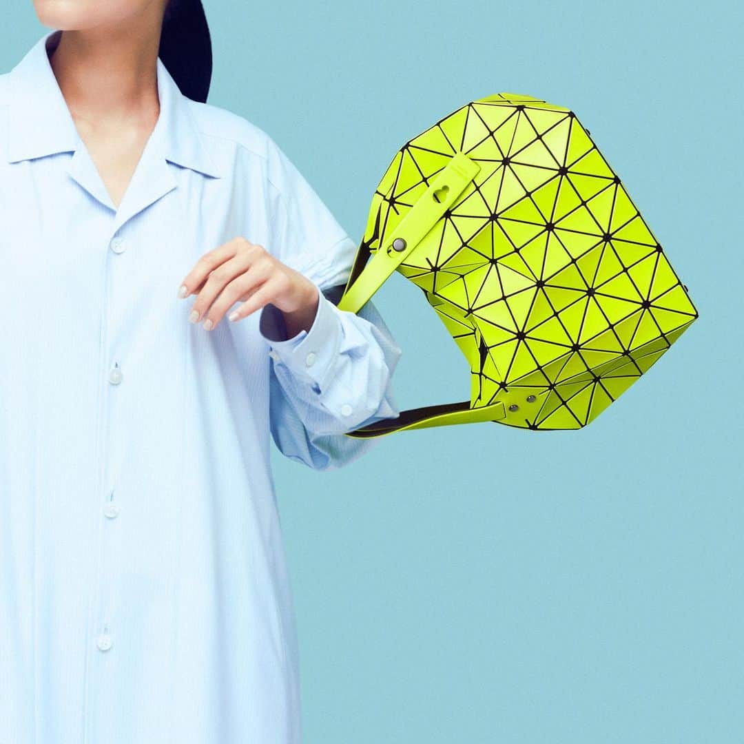 のインスタグラム：「【NEW ITEM】BOSTON  RELEASE MONTH January, 2021 *By country RELEASE MONTH may be different.  #baobaoisseymiyake #baobao #isseymiyake #tophandle #boston #ss21」