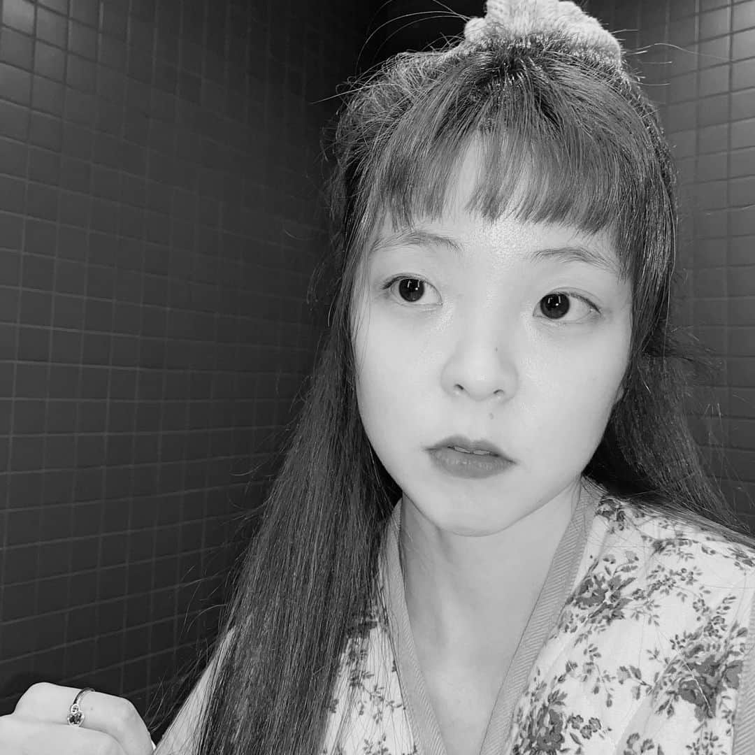 ヘイニさんのインスタグラム写真 - (ヘイニInstagram)「이번엔..무슨 색을 했을까요 알아맞춰보세요!💇🏼‍♀️」1月5日 14時46分 - hye2nk