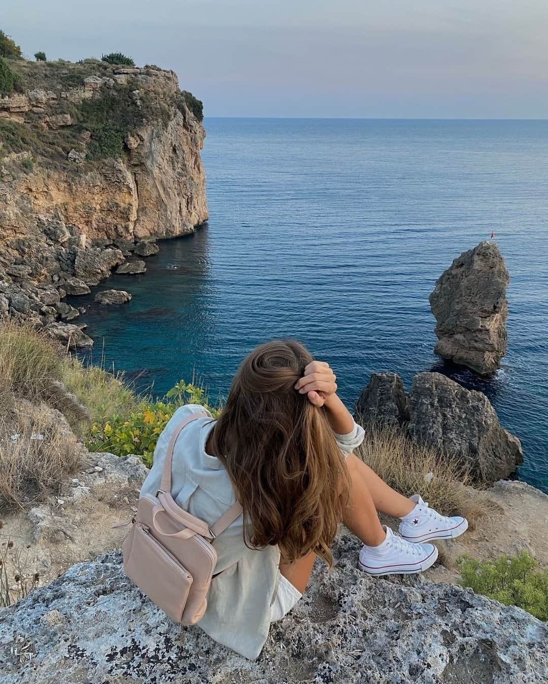 The Horseさんのインスタグラム写真 - (The HorseInstagram)「Dreamy views via @alice.grigoriadi with our new season blush Mini backpack, the perfect travel companion sporting enough room for all the essentials.  #theminibackpack #thehorse⠀⠀⠀⠀⠀⠀⠀⠀⠀ ⠀⠀⠀⠀⠀⠀⠀⠀⠀ #thehorseleather #thehorse #leather #ootd #blushleatherbag #blushleather #thehorseaccesories #summeressential #winteressential #summerootd #australianbrand #winteroutfit #outfitoftheday #arrivedfromthestables #italianleather #shoulderbag #leatherfashion #minibackpack #backpack #leatherbackpack #leatherminibackpack #blushminibackpack #pinkbackpack #babypinkbackpack #minibag #fashionblogger #style」1月5日 14時45分 - the_horse