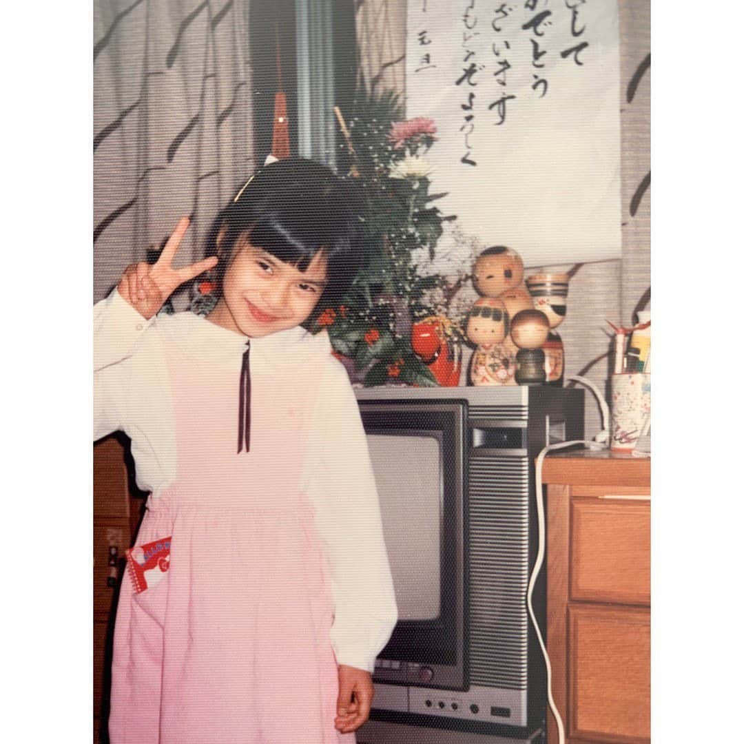 柴咲コウのインスタグラム：「謹賀新年  時代を感じる写真  #お正月つながり #映え写真が一切ない今年のお正月 #本年もどうぞ宜しくお願い申し上げます #🎍」