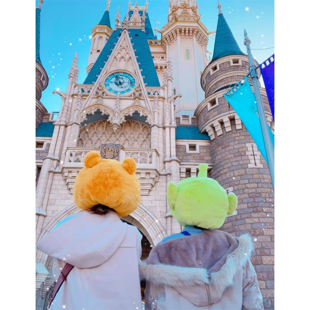 影山祥子さんのインスタグラム写真 - (影山祥子Instagram)「今年のDisney始めは いつになるかな🥰🥰 写真ありすぎていつもどれあげようか迷う🧐🍯 前回行けなかったガストンとビックポップに無事行けて、新エリアコンプできた💛🤎大満足なランドだった❤️ 昨年はるみるみと6回もDisneyいってたwww今年もたくさんいけるといいな😘 . . #あけましておめでとうございます #2021 #ディズニーランド #プーさん　#リトルグリーメン　#コーデ　#昨年だけで12回はいった　#年パス買える　#今年もたくさん行けるかな　#シンデレラ城 #フォトスポット　#見つけた　#Disney」1月5日 15時00分 - sacco324