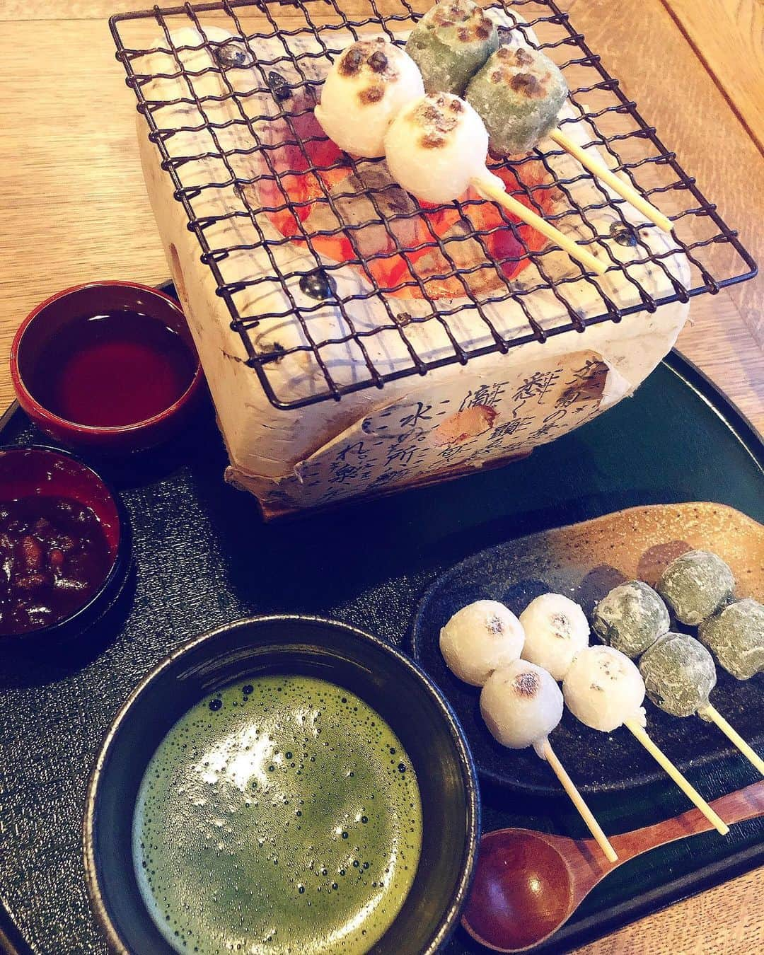 細田海友さんのインスタグラム写真 - (細田海友Instagram)「📍#イクスカフェ  京都嵐山にあるイクスカフェ🍡 ほくほくお団子セットで 香ばしい香りに包まれて頂く お団子とお抹茶は格別でした🥰 去年の最後に仲良しちゃんと 実は京都旅行へ⛩✨✨✨ パワースポットに これでもかと行って来たので 今年は私、最強だと思うなぁぁぁ〜❤️笑 そしてあんなにも人の居ない 京都は初めてでした😮 #嵐山カフェ#和カフェ #イクスカフェ #京都#京都旅行#嵐山#🍡#お抹茶  #cafestagram#japan#kyoto #memories#時差投稿#去年末」1月5日 15時00分 - miyuu_bigbaby