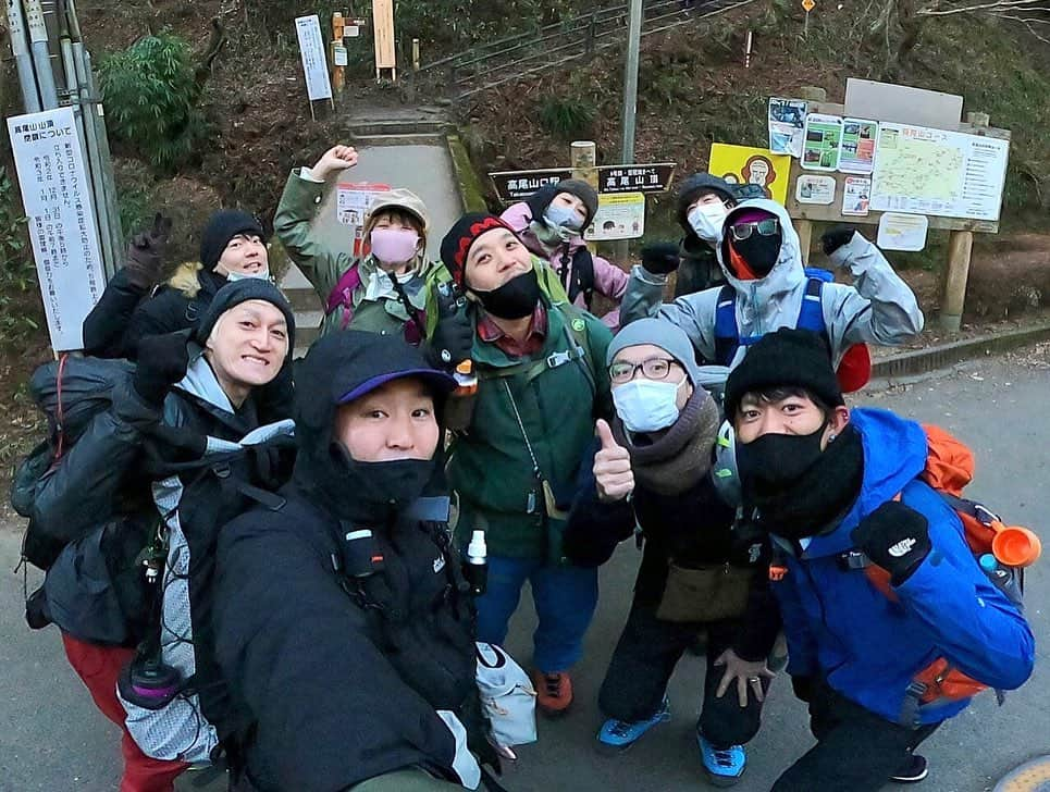 東出真緒さんのインスタグラム写真 - (東出真緒Instagram)「@orangebackpackers  恒例の高尾山行ってきました⛰ 去年に引き続き二年連続来れて良かった✨ この一年色々あったなぁーって振り返りながら。 . 今年は山頂すき焼き&キムチ鍋🫕最高だな。 山登り、楽しい。⛰🏔⛰ . #オレンジバックパッカーズ  #高尾山 #山 #登山 #お正月 #富士山」1月5日 15時12分 - mao_bigmama_vn