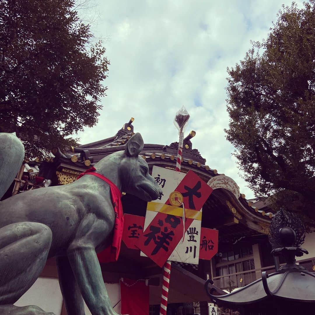 武藤昭平さんのインスタグラム写真 - (武藤昭平Instagram)「東京赤坂、クロウグ坂の突き当たりに参拝。私的初詣の巡回終了。オン シラ バッタ ニリ ウン ソワカ。今年もよろしくお願いします。#豊川稲荷東京別院 #御朱印」1月5日 15時17分 - syoheimuto