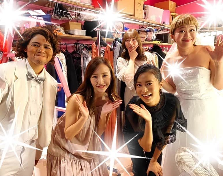 沙羅さんのインスタグラム写真 - (沙羅Instagram)「板野友美さん💖ご結婚おめでとうございます🎊㊗️﻿ 写真は、まるかりちゃんと本並さんのホリプロWedding  Party Liveの時の☺️﻿ ﻿ #板野友美 さん﻿ #いつもスーパー可愛い❤️﻿ #ダンスがスーパーかっこいい❤️﻿ #華奢な体でPowerfulに踊っている姿には﻿ #女子も目がハートになります😍❤️﻿ #SPEEDのhirokoさんに憧れて﻿ #芸能界に入ったそうで﻿ #私のhirokoさんの歌まねを聴いて﻿ #歌い方似てますね☺️﻿ #って言ってくれた😭﻿ #同じくhirokoさんファンとしては﻿ #めちゃくちゃ嬉しかった😭💖﻿ #ありがとうございます！﻿ #明るいNewsは嬉しいですね🍀﻿ #末永くお幸せに過ごしてください🤵💖👰」1月5日 15時19分 - sarapika128