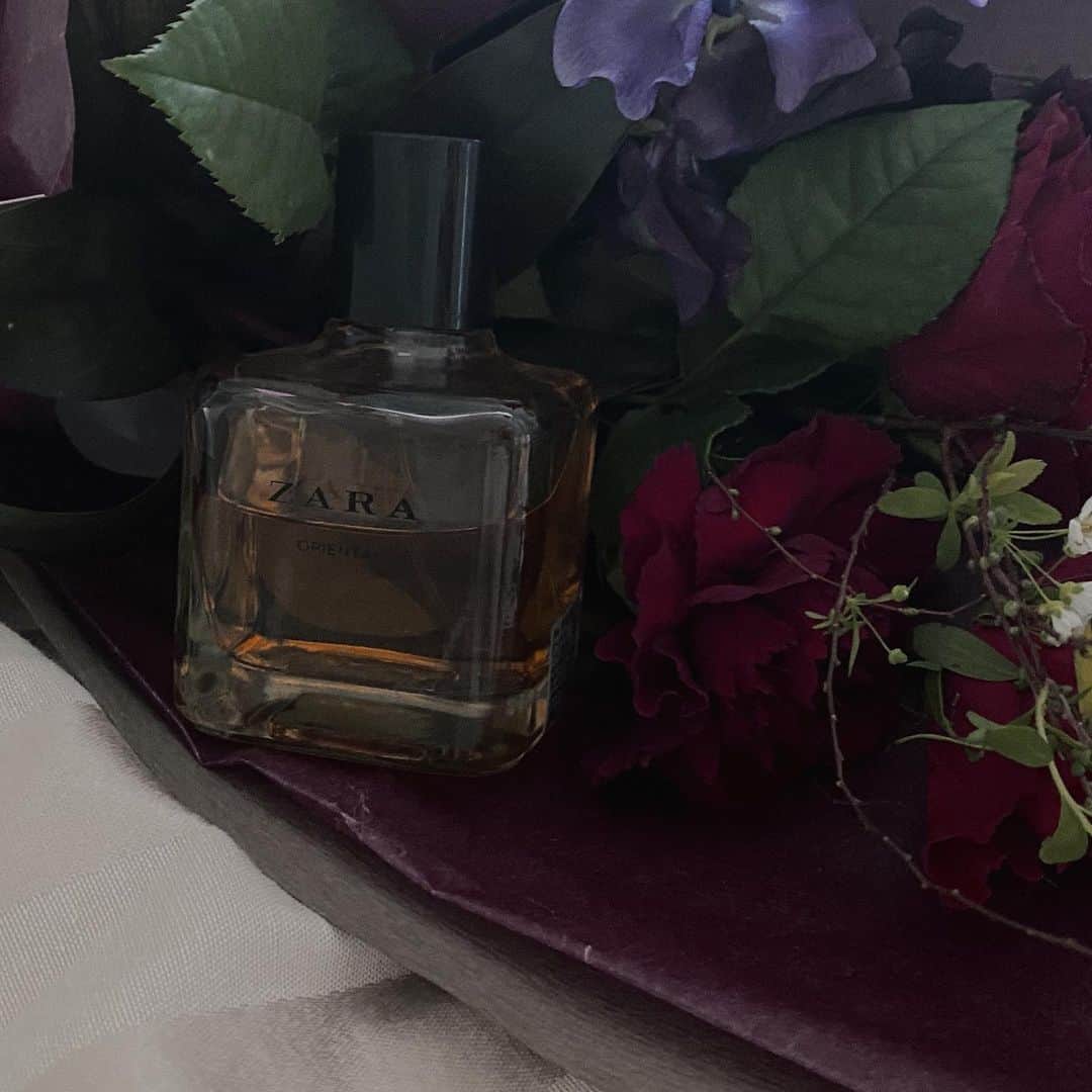 IA（アイエー）さんのインスタグラム写真 - (IA（アイエー）Instagram)「これは日常用の香水。 @sara でたまたま嗅いで気に入っちゃった。 特に冬に使う〜！ お値段も3000円未満で買えたから浴びるように使っても罪悪感なくて良い🥲」1月5日 15時20分 - iaiaiaz5