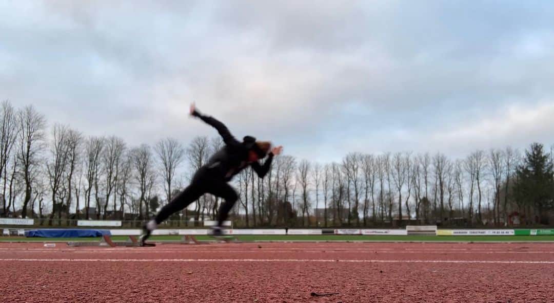 マチルドU・クラマーのインスタグラム：「We were suppose to be on trainingcamp right now, but corona ofc got in the way...   Well, we might aswell get use to sprinting outside in the cold ❄️  #corona #trainingcamp #training #sprint #sprinttraining #cold」