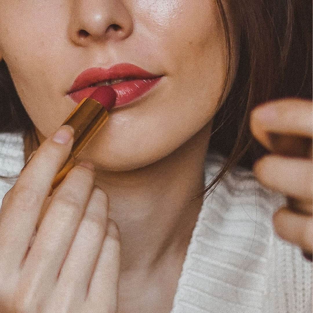 Lancôme Officialさんのインスタグラム写真 - (Lancôme OfficialInstagram)「Make imperfections the new perfect in 2021 with L’Absolu Rouge Intimatte. This year, you choose what perfect looks like.  This beautiful photo was taken by @jeannermb #Lancome #LAbsoluIntimatte #Lipstick」1月6日 0時59分 - lancomeofficial