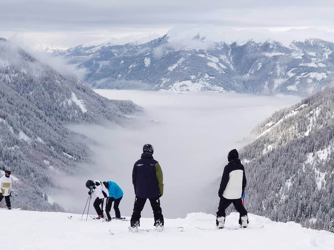 藤森由香さんのインスタグラム写真 - (藤森由香Instagram)「Fun Pow session with crew at @annagassersnow 's local resort🏔️🏂   #goldeck #austria #milka #snowboarding #burtonsnowboards #anon #powerofchocolate #ご馳走様でした」1月6日 0時57分 - yukafujiforest