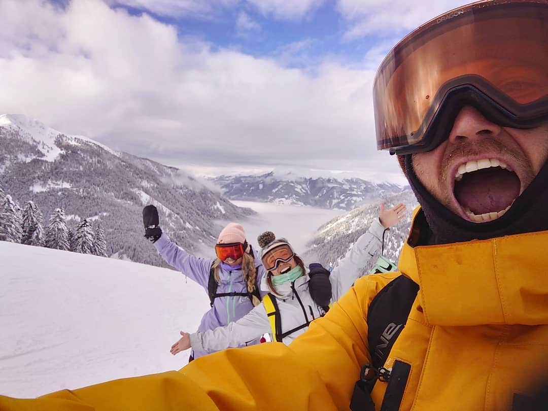 藤森由香さんのインスタグラム写真 - (藤森由香Instagram)「Fun Pow session with crew at @annagassersnow 's local resort🏔️🏂   #goldeck #austria #milka #snowboarding #burtonsnowboards #anon #powerofchocolate #ご馳走様でした」1月6日 0時57分 - yukafujiforest