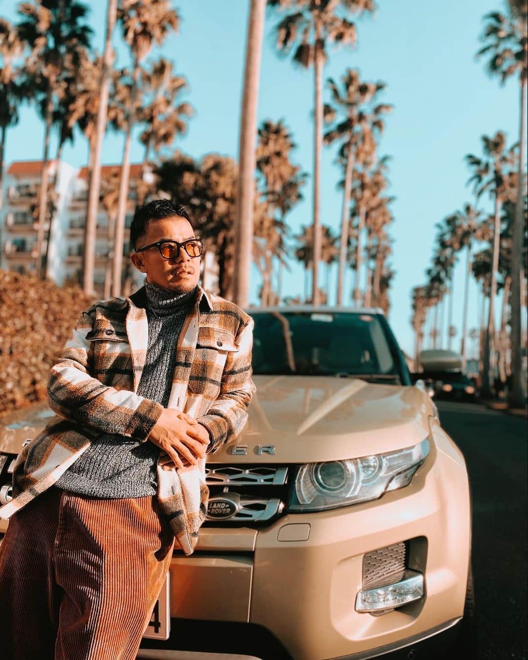 SONNYのインスタグラム：「BIRTHDAY VIBE with my Range, Palm Trees & plenty of Sunshine #祝誕生日 #42」