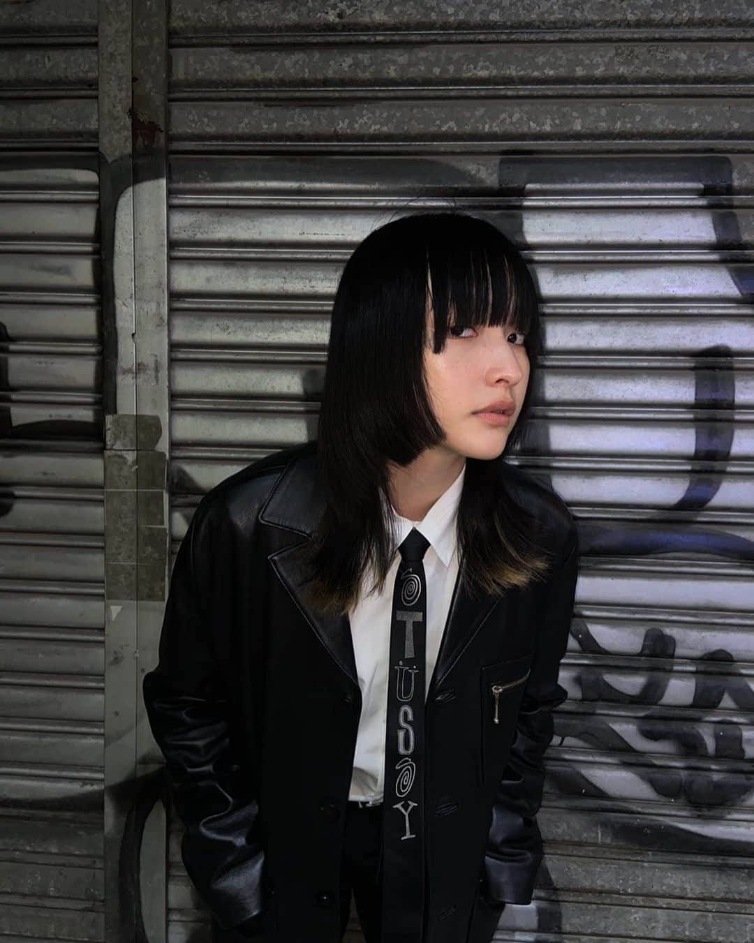 ハンナ・チャンのインスタグラム：「2021 last straight hair 🧸」