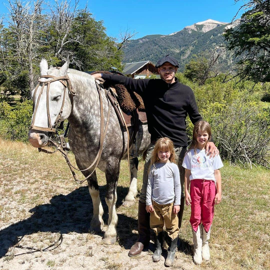 マウロ・イカルディさんのインスタグラム写真 - (マウロ・イカルディInstagram)「Mini Gauchas 🐴🐎 Fran & Isi 💖」1月6日 1時33分 - mauroicardi