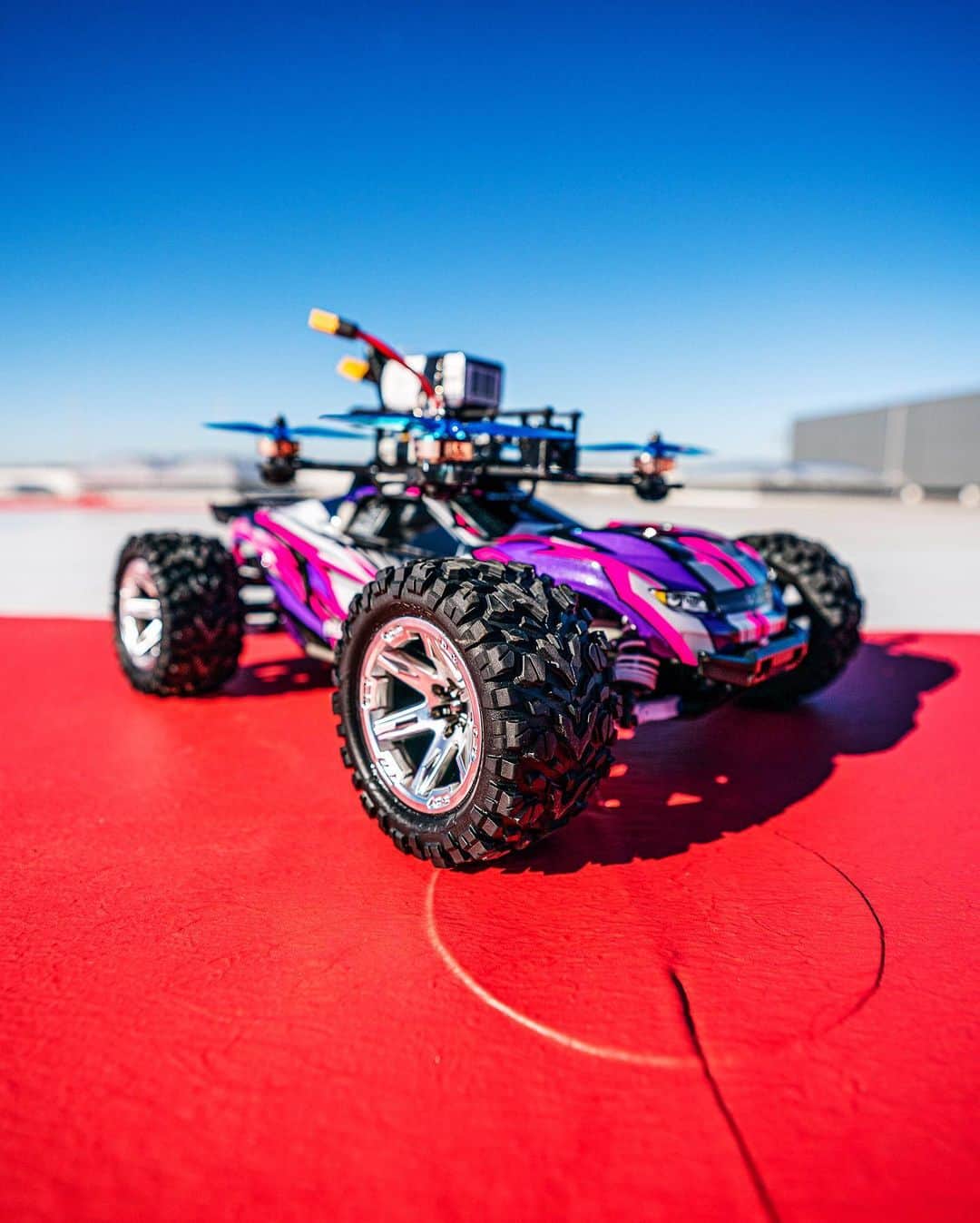 Dude Perfectさんのインスタグラム写真 - (Dude PerfectInstagram)「By popular demand...RC Edition 2 is a GO! 🏎💨 // Monday at 5pm CST on YouTube 👊」1月6日 1時26分 - dudeperfect
