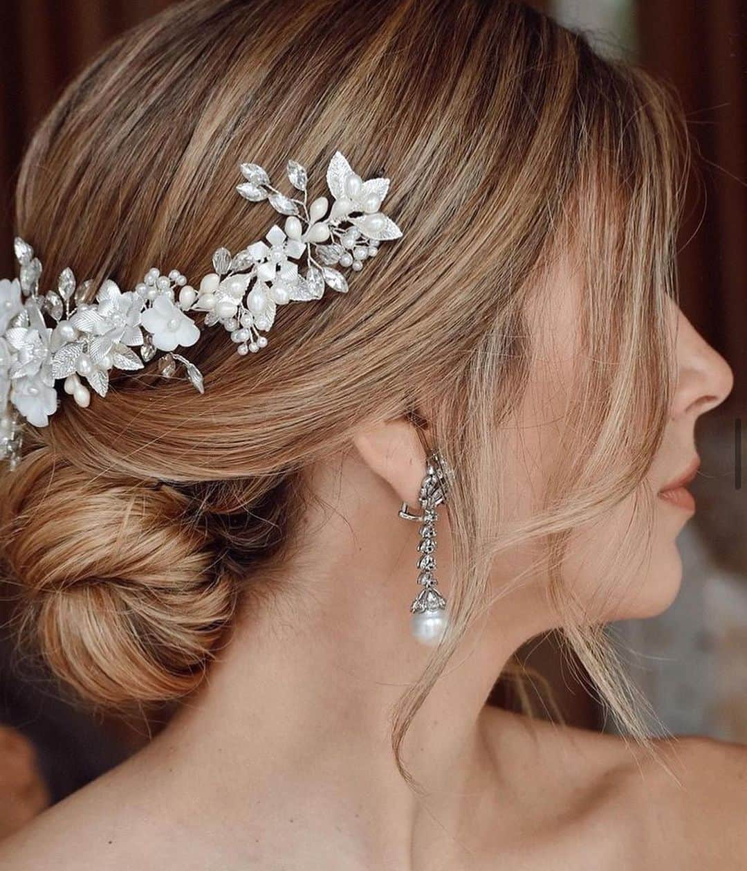 I N S T A B R A I Dさんのインスタグラム写真 - (I N S T A B R A I DInstagram)「Elegant, impeccable, & timeless: the low bun 🤍」1月6日 1時44分 - instabraid