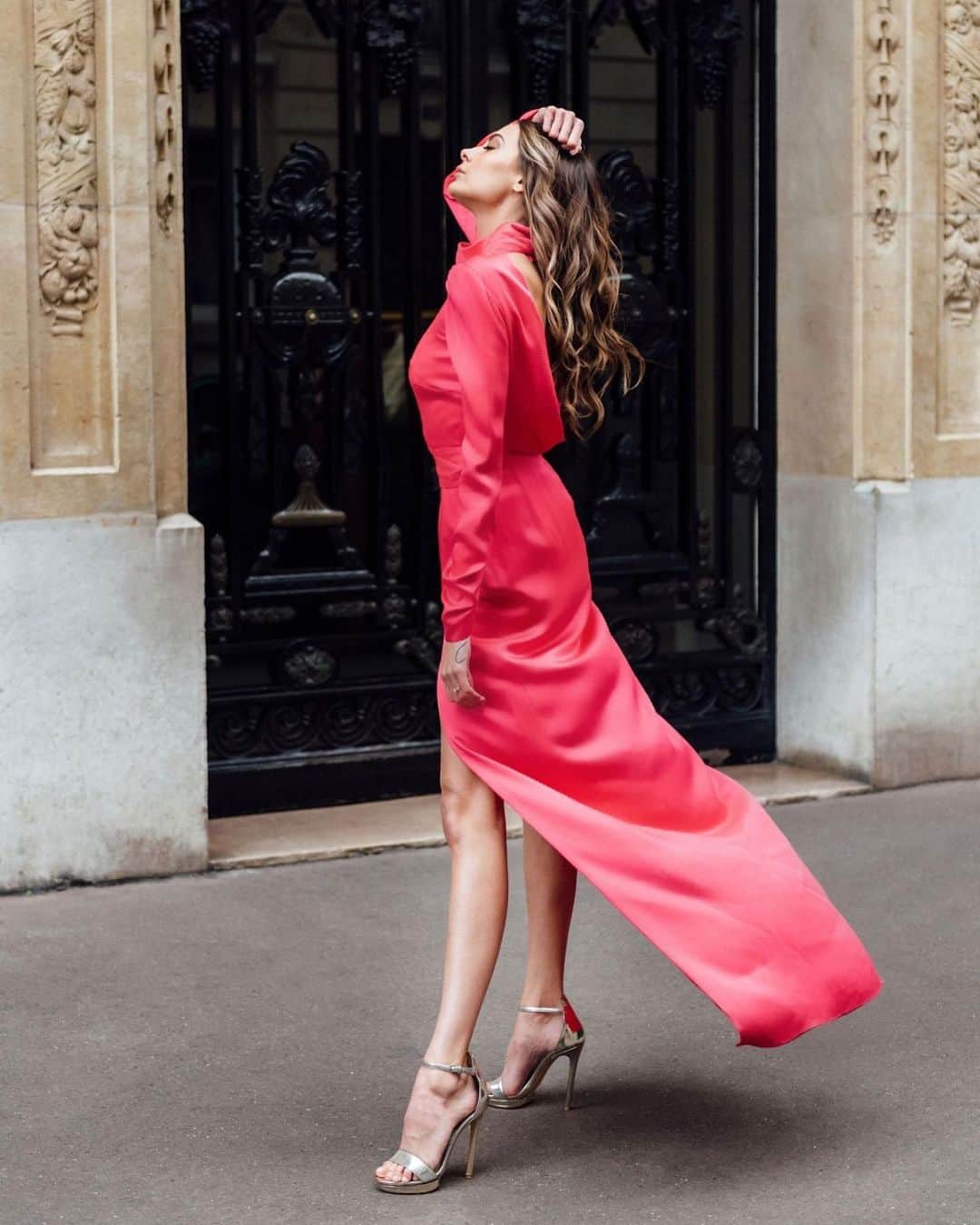 Monique Lhuillierのインスタグラム：「Strike a Pose 💕 #moniquelhuillier」