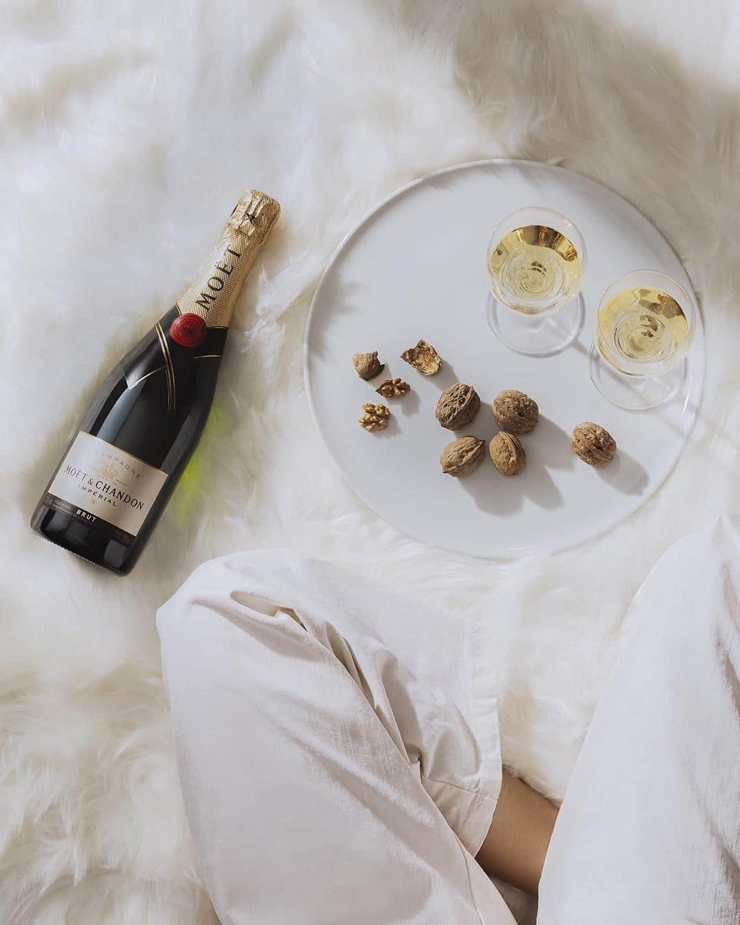Moët & Chandon Officialさんのインスタグラム写真 - (Moët & Chandon OfficialInstagram)「A NIGHT IN No need for the excuse of a special occasion- Moët Impérial can render even the simplest night in into the chicest of apéritifs.  #MoetChandon #MoetImpérial #AtHomeWithMoet  This material is not intended to be viewed by persons under the legal alcohol drinking age or in countries with restrictions on advertising on alcoholic beverages. ENJOY MOET RESPONSIBLY」1月6日 2時00分 - moetchandon