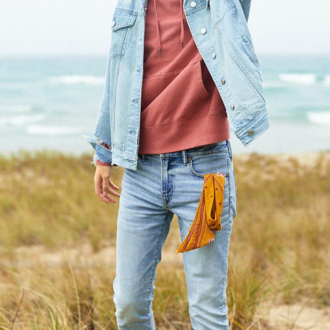 American Eagleのインスタグラム：「Always chill, never chilly. New AirFlex+ Temp Tech jeans are made with innovative temperature-regulating technology that keeps you feeling juuuust right, no matter what」