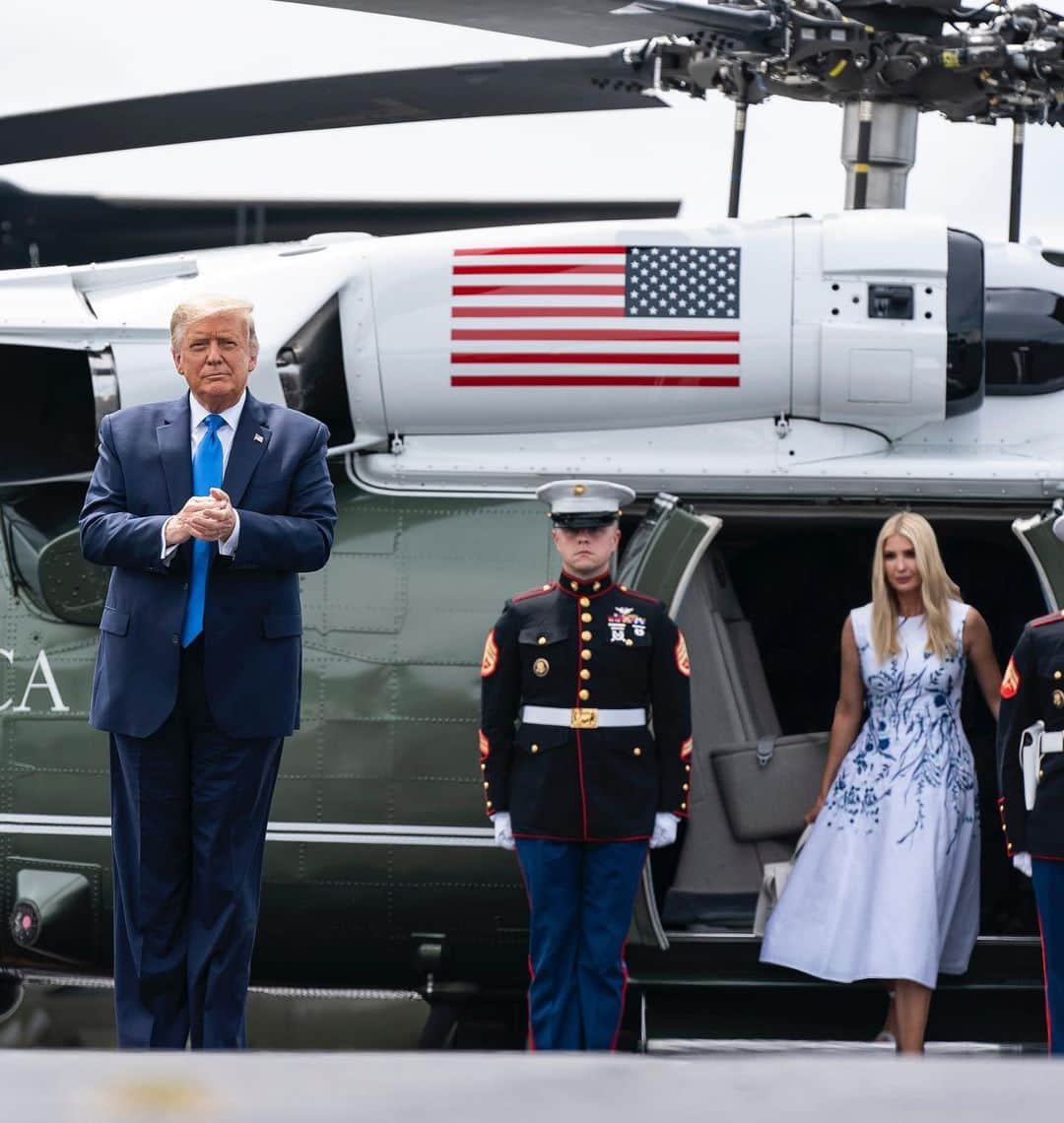 イヴァンカ・トランプさんのインスタグラム写真 - (イヴァンカ・トランプInstagram)「The Trump Administration’s Farmers to Families Food Box Program has fed over 3.3 billion meals to families in need, saved jobs and supported our nation’s small farmers.  I’m proud to announce that with an additional $1.5 billion we can continue to feed hungry families through this program during the pandemic.」1月6日 2時08分 - ivankatrump