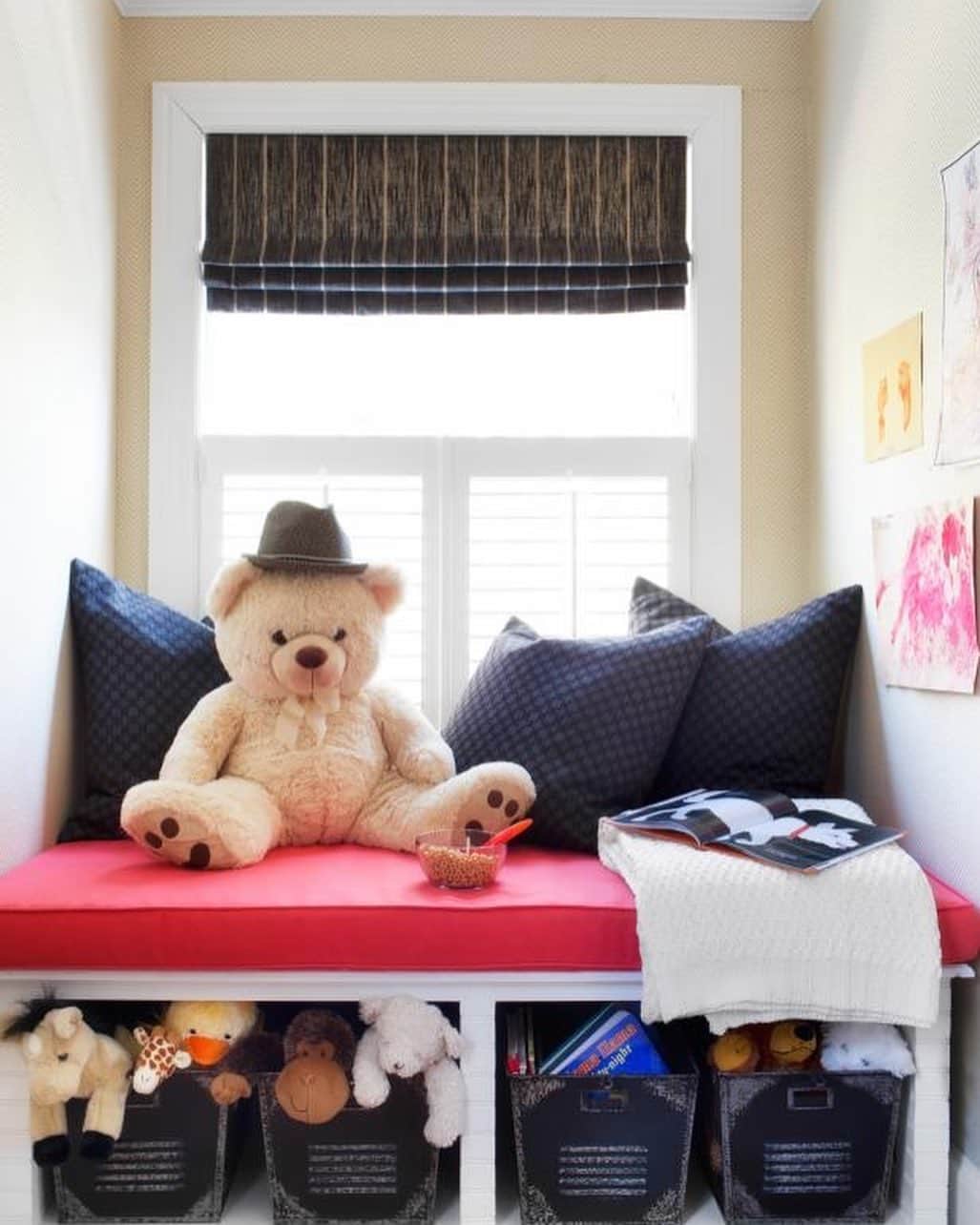 HGTVさんのインスタグラム写真 - (HGTVInstagram)「Constantly stepping on your kids’ toys? 😩 Keep their playthings tidy yet easily accessible with our best toy storage tips and ideas for the entire house. 😍⁠⠀ ⁠⠀ From repurposed vintage furniture to re-imagined laundry baskets, we've got a toy storage solution that will work for you and your little ones. 👏⁠⠀ ⁠⠀ Discover all the ways to keep toys tidy when you visit the link in our profile (and select the deer/baskets photo). 🔝 🦌⁠⠀ ⁠⠀ #FreshStart #toystorage #upcycledstorage #kidfriendlystorage」1月6日 2時08分 - hgtv
