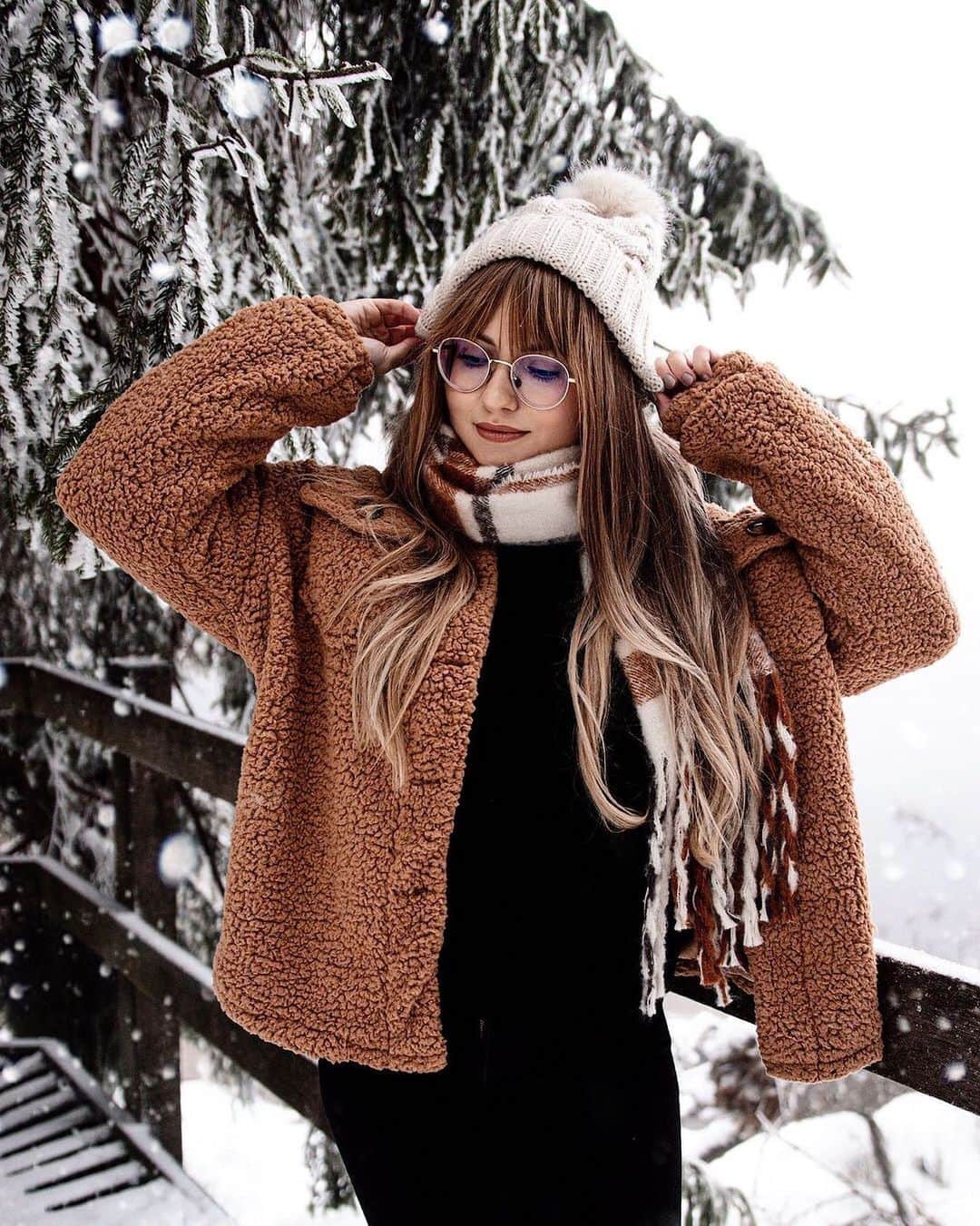 SHEINさんのインスタグラム写真 - (SHEINInstagram)「Snow much fun ❄️🤎 @lisaabrina  Shop Item #: 1765560  #SHEINgals #SHEINstyle #SHEINfw2020 #winterfashion」1月6日 2時00分 - sheinofficial
