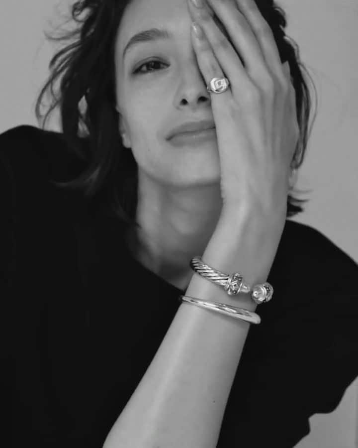 のインスタグラム：「Let’s talk layering. What are your favorite pieces to style and stack? #DavidYurman」