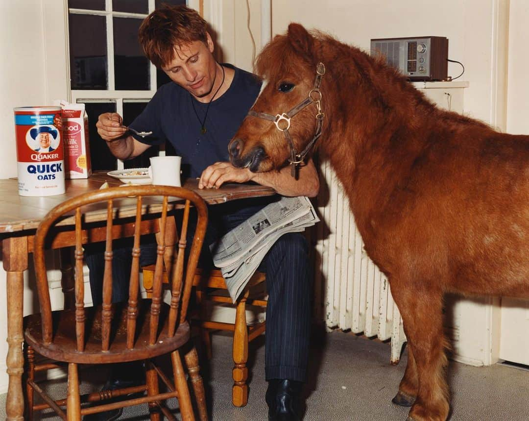 ブルース・ウェーバーさんのインスタグラム写真 - (ブルース・ウェーバーInstagram)「#ViggoMortensen with a very friendly Shetland pony, Stonington, CT 2003 for @vanityfair.」1月6日 2時16分 - bruce_weber