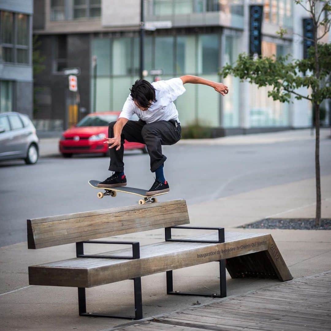 ラカイリミテッドフットウェアのインスタグラム：「@steviieperez Wallie Tailslide in Montreal #Lakai #TheShoesWeSkate」