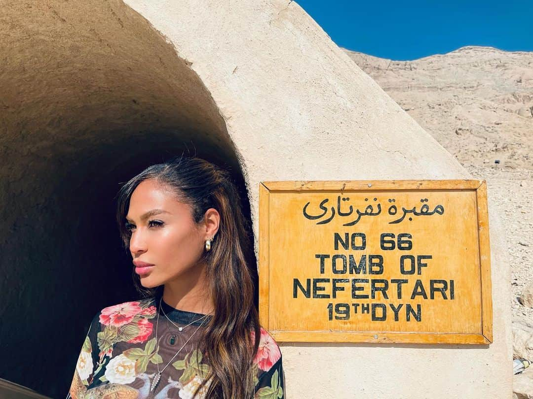 ジョアン・スモールズさんのインスタグラム写真 - (ジョアン・スモールズInstagram)「Not to be confused with Nefertiti 💫」1月6日 2時17分 - joansmalls