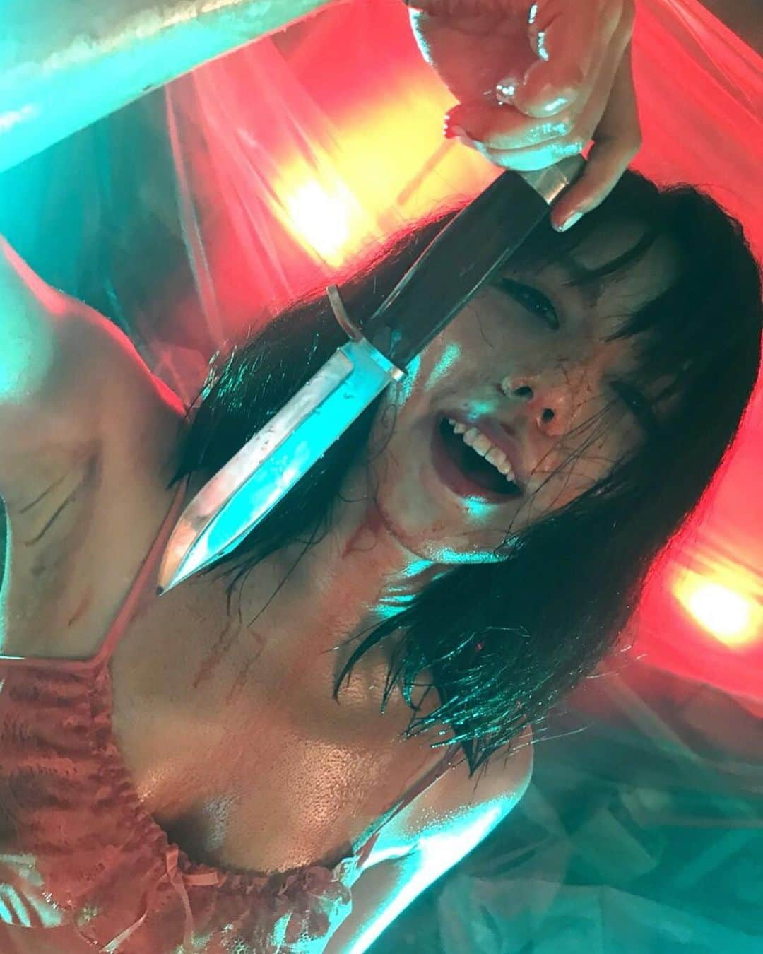 永岡怜子さんのインスタグラム写真 - (永岡怜子Instagram)「日本映画専門チャンネルさんで 永岡怜子初主演映画「グラグラ」が放送されるようです。 . 全裸で海岸を全力疾走した思い出の作品です💨 . . 2021年1月5日（火）	深夜01:00 2021年1月20日（水）	深夜01:00 2021年2月11日（木）	深夜01:20 2021年2月23日（火）	深夜02:15 . ※日本映画専門チャンネルの一日は、あさ6時から始まり あさ6:00から翌6:00までを一日としてお届けしております。 . . . もしかしてたまにフォロワーさんがごそっと増えるのは 知らぬ間に放送されているという事なのでしょうか。 ありがたい事です。。。 オフショットを載せておきますね。 . DVD、Blu-rayも発売しておりますので ご興味のある方はお好きな媒体で…！ . . . . #永岡怜子 #初主演映画 #グラグラ #酒乱がなんか言ってる」1月6日 2時11分 - nagaoka_reiko