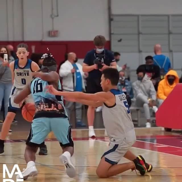 ネイト・ロビンソンのインスタグラム：「OMG! Tag someone that can’t guard you.」