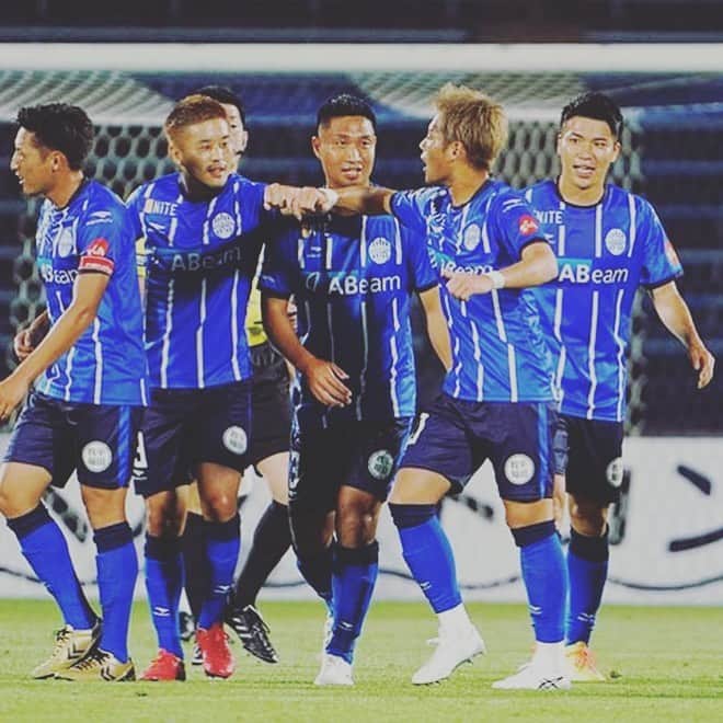 渡辺凌磨のインスタグラム：「モンテディオ山形のファン、サポーター、関係者の皆様 この度FC東京に移籍することになりました。  この山形での1年間で沢山のことを学び成長出来たと実感しています。 また、この成長は皆様に支えられてきたからだと思ってます。 ですが同時にもっともっとサッカーが上手くなりたいという感情がより強くなりました。 今回、最後まで悩みに悩みましたが自分の今後のサッカー人生を考えた結果移籍する決意をしました。 大変な時期にスタジアムまで足を運んで頂き本当にありがとうございました。 もっと成長した姿を見せれるように頑張っていきます！！」