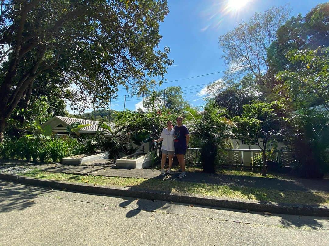 ローレン・ヤングのインスタグラム：「Went back to our childhood home today.. Funny how a place can bring back such beautiful and sad memories. One day, I hope my siblings and I can rebuild this house for my mom so we can fill it up again with laughter, joy and new memories 💖」
