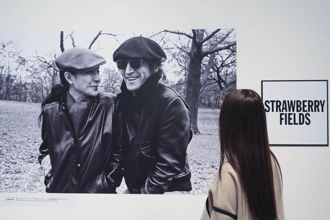 名取稚菜さんのインスタグラム写真 - (名取稚菜Instagram)「♛﻿ ﻿ 先日行きたかった﻿ DOUBLE FANTASY – John & Yoko﻿ 東京展 へ🙂﻿ ﻿ 2人の誕生と出逢いから﻿ ジョンが亡くなるまで﻿ 実際放送された番組の映像とかを交えて﻿ 展示されてたから分かりやすかったです💫﻿ ﻿ グッズも可愛くて色々買ったからまた紹介します🤭﻿ ﻿ ﻿ ﻿ #doublefantasy  #ダブルファンタジー展」1月5日 17時34分 - wakana_1995