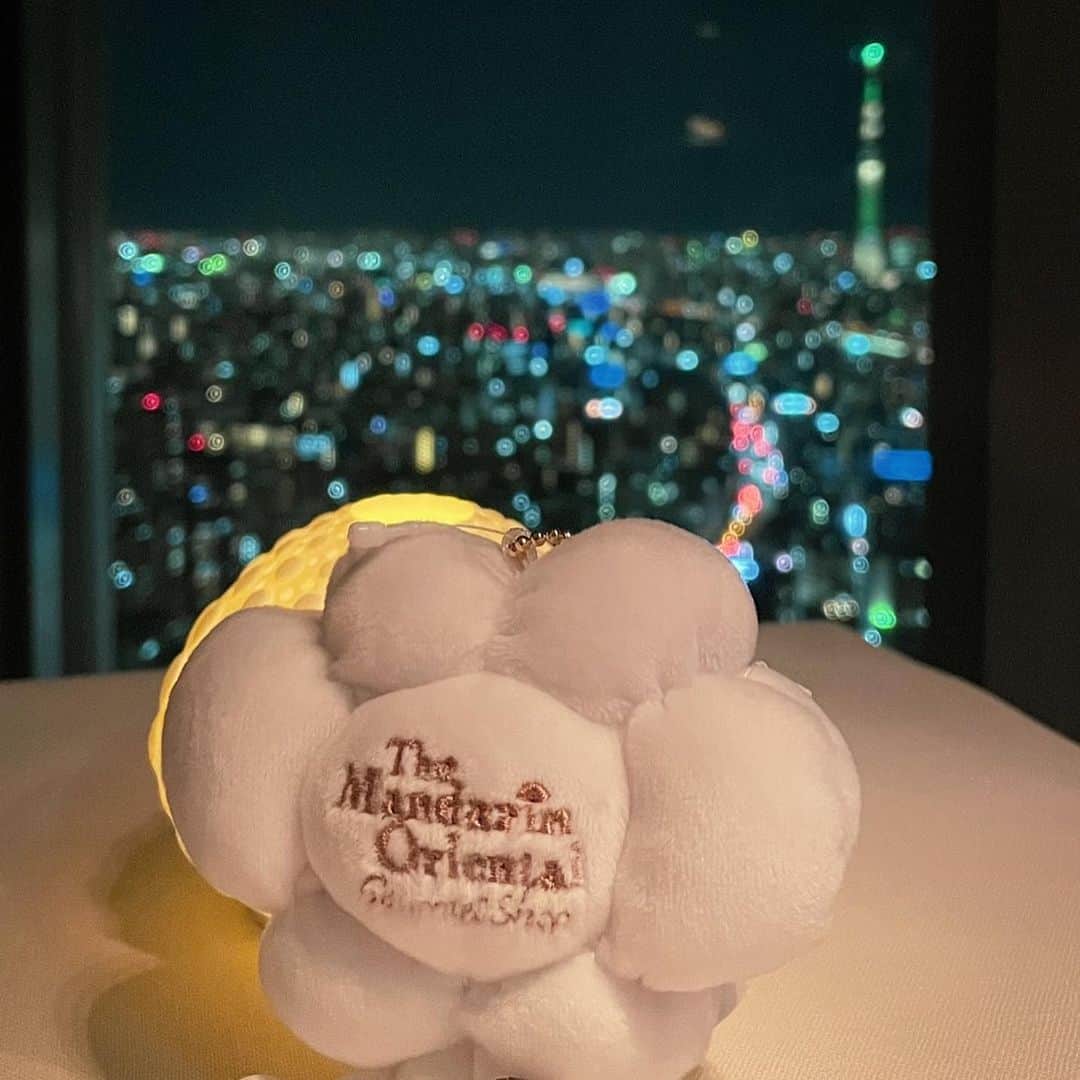 Mandarin Oriental, Tokyoさんのインスタグラム写真 - (Mandarin Oriental, TokyoInstagram)「お部屋でも、レストランやバー、スパでも一日中リラックスできるのがステイケーションの魅力♪ 充実したステイをご紹介くださりありがとうございます。 📷 @sakurai_takashi    Enjoying a super relaxing time at various locations in a hotel is one of the best things about staycations. Indulge yourself for a day in a luxuriously appointed guestroom, as well as at our restaurants, bar and spa. Thank you for sharing your great photos, which captured your fulfilling stay with us! 📷 @sakurai_takashi    #ImAFan #InspiredByMO #MandarinOriental #MandarinOrientalTokyo #MOTokyo #Nihonbashi #Tokyohotel #staycation #マンダリンオリエンタル東京 #マンダリンオリエンタル﻿ #日本橋 #東京 #ラグジュアリーホテル #ステイケーション #広東料理センス #マンダリンバー #スパ #KUMO #KUMOちゃん」1月5日 17時34分 - mo_tokyo