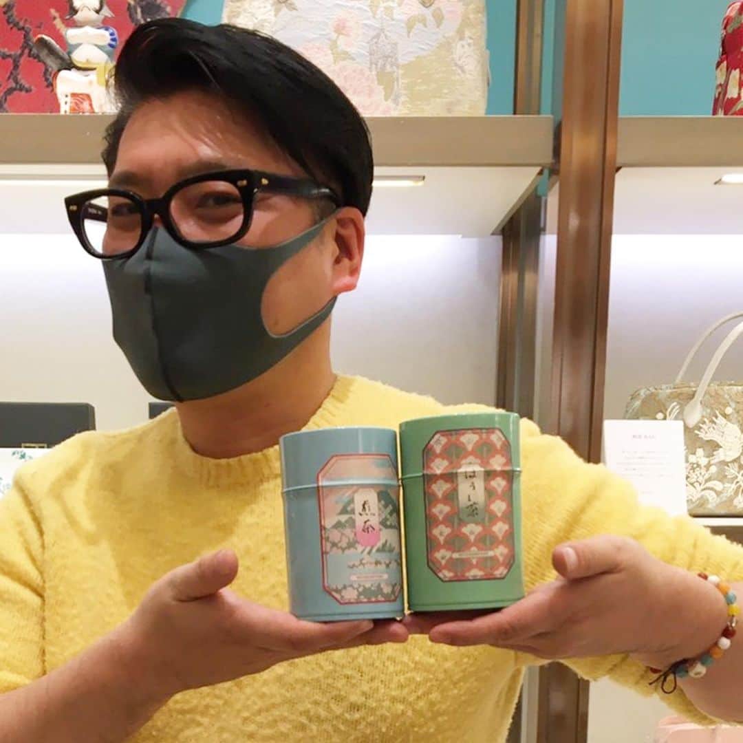 丸山敬太さんのインスタグラム写真 - (丸山敬太Instagram)「こちらは新春らしいオリジナルでデザインした缶に入った 有機栽培の煎茶とほうじ茶  鍵善さんのお干菓子もスペシャルな詰め合わせで。  限定数販売です。」1月5日 17時37分 - keitamaruyama