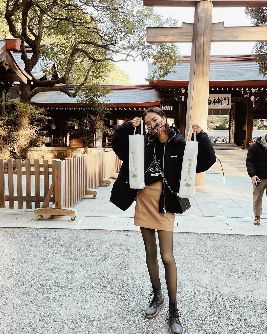 ソンイのインスタグラム：「夫婦共に今年は大厄なので厄祓祈願⛩🙏🏻🐍🐒」