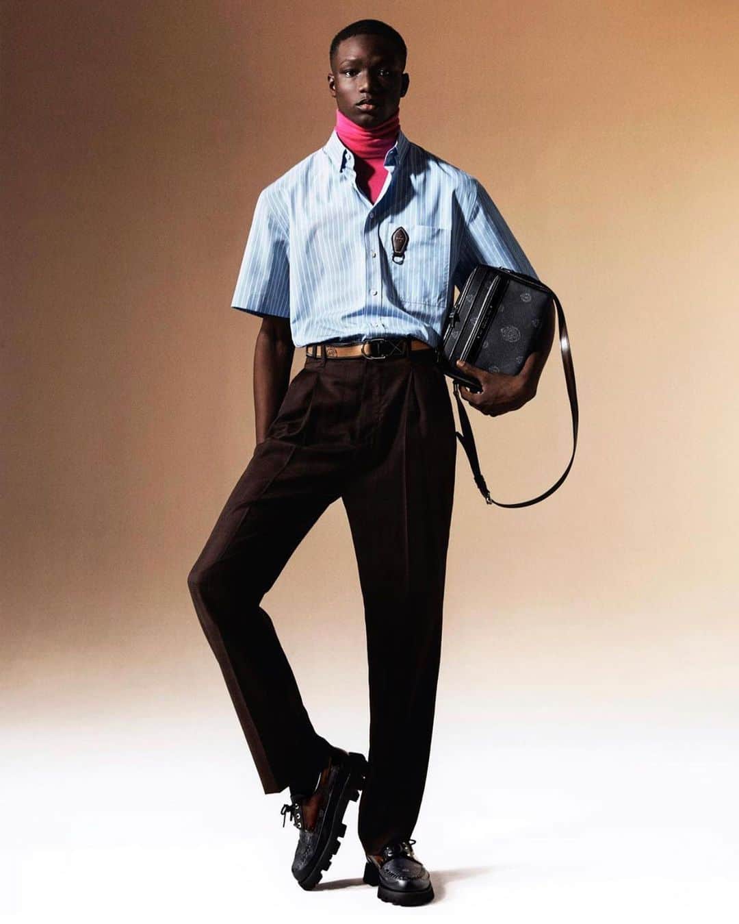 クリスヴァンアッシュのインスタグラム：「@BERLUTI SPRING ‘21 SHOT BY @carlijnjacobs AND STYLED BY @mauricionardi / AVAILABLE NOW  FEATURING @doums_gls  ART DIRECTION @mmparisdotcom  MAKE UP @satoko_paris  HAIR @josephpujalte  CASTING @pg_dmcasting  #berluti #krisvanassche」