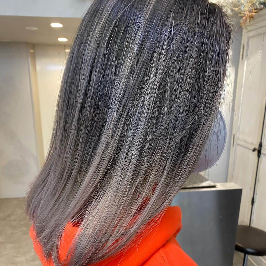 nico... DAISUKEさんのインスタグラム写真 - (nico... DAISUKEInstagram)「リバースハイバレ  hair studio nico... Tel📞011-205-0595  札幌大通駅から徒歩🚶‍♂️5分以内 狸小路5丁目と6丁目の間  ピボォの隣Family Martを右に曲がり ２つ目の信号の角の三雄ビル8Ｆ  #shadowroots  #札幌美容室 #大通り美容室 #ススキノ美容室 #札幌カラー #札幌ブリーチ #札幌ヘアカラー  #ヘアアレンジ #札幌ヘアアレンジ #札幌ヘアセット #セット #ヘアセット #札幌美容室 #札幌 #バレイヤージュ  #ハイライト #ハイライトカラー #ブリーチカラー #hair #ベルエ #ビューティーアート #派手髪  #ブリーチ #デサインカラー #エアータッチ #リバースエアータッチ #バックコーミング #balayage #北海道理容美容専門学校  #美容学生」1月5日 17時48分 - nico_daisuke