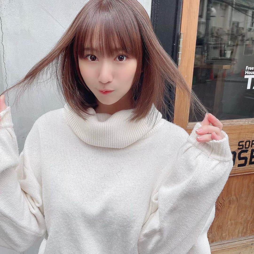 日向葵衣さんのインスタグラム写真 - (日向葵衣Instagram)「@aid_hair さんにて 今年初めのヘアケアしていただきました✨ 　 ハイライトを細く入れてもらってとっても上品になたよー!! これで撮影がんばるっ🥰 秋山先生、いつもありがとうございますᐠ ♡ ᐟ 　 #髪質改善 #aids #恵比寿店 #ヘアスタイル #ヘアケア #髪質改善 #美容院#ハイライト #透明感カラー #美容 #hair #beauty #haircolor」1月5日 17時48分 - aoi_hnta