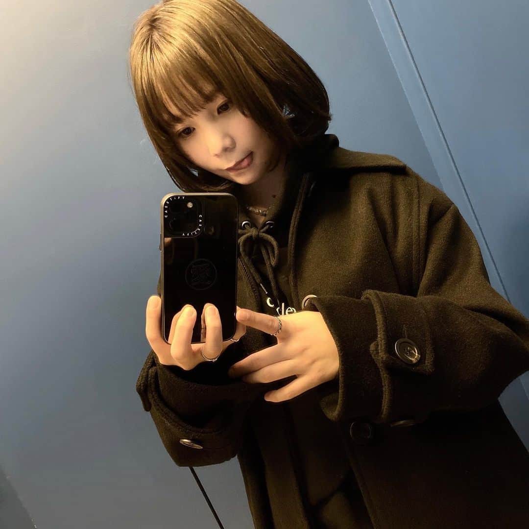 真奈さんのインスタグラム写真 - (真奈Instagram)「髪が暗くなりました @takahiro_numa 🙏  気づけば真奈の友達 殆ど沼さんの所行ってる💇‍♀️」1月5日 17時58分 - manatmnt0116