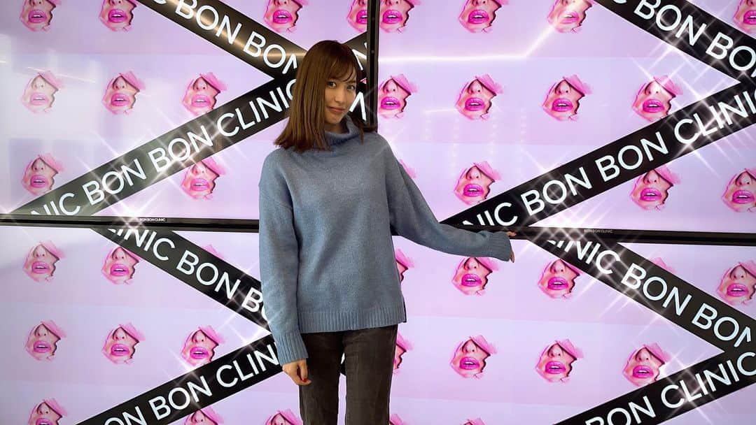 大島麻衣さんのインスタグラム写真 - (大島麻衣Instagram)「いつも可愛くて大好きな @bonbonclinic で今年の美活始めました💋 今回も私のお肌との相性抜群の　#ブラックダイアモンドプラス と#高濃度ビタミン点滴  を👍 高濃度ビタミン点滴は免疫力がアップする効果があるのでこのご時世で大人気だそうです☺️私もバッチリビタミン入れてもらって#感染症対策 しましたよ🙆‍♀️ 昔は注射が嫌いで点滴とかもあり得なかったのに今では自分から進んでやってもらってるなんて大人になりましたねぇー😂笑 ボンクリの後はこれまたとてもお世話になっているスレンダ @slendaginza_official が　#キレイモプレミアム　として生まれ変わったので早速行ってきました😁✌️今年も私の体のメンテナンスを全力でサポートしていただくつもりでおります🥺肩から腰の背面がとっても凝っていたので温めてもらってリンパの流れをよくしてむくみも取ってもらいスッキリしました😍 今年もより一層自分磨きに力を入れて素敵な女性になれるよう頑張ります🧖‍♀️💜 @bonbonclinic  @kireimo_official  今年もよろしくお願いします☺️ #ボンボンクリニック #銀座 #kireimopremium  #美活 #まい牛ボンクリに現る　🐮ww」1月5日 17時51分 - maioshima911