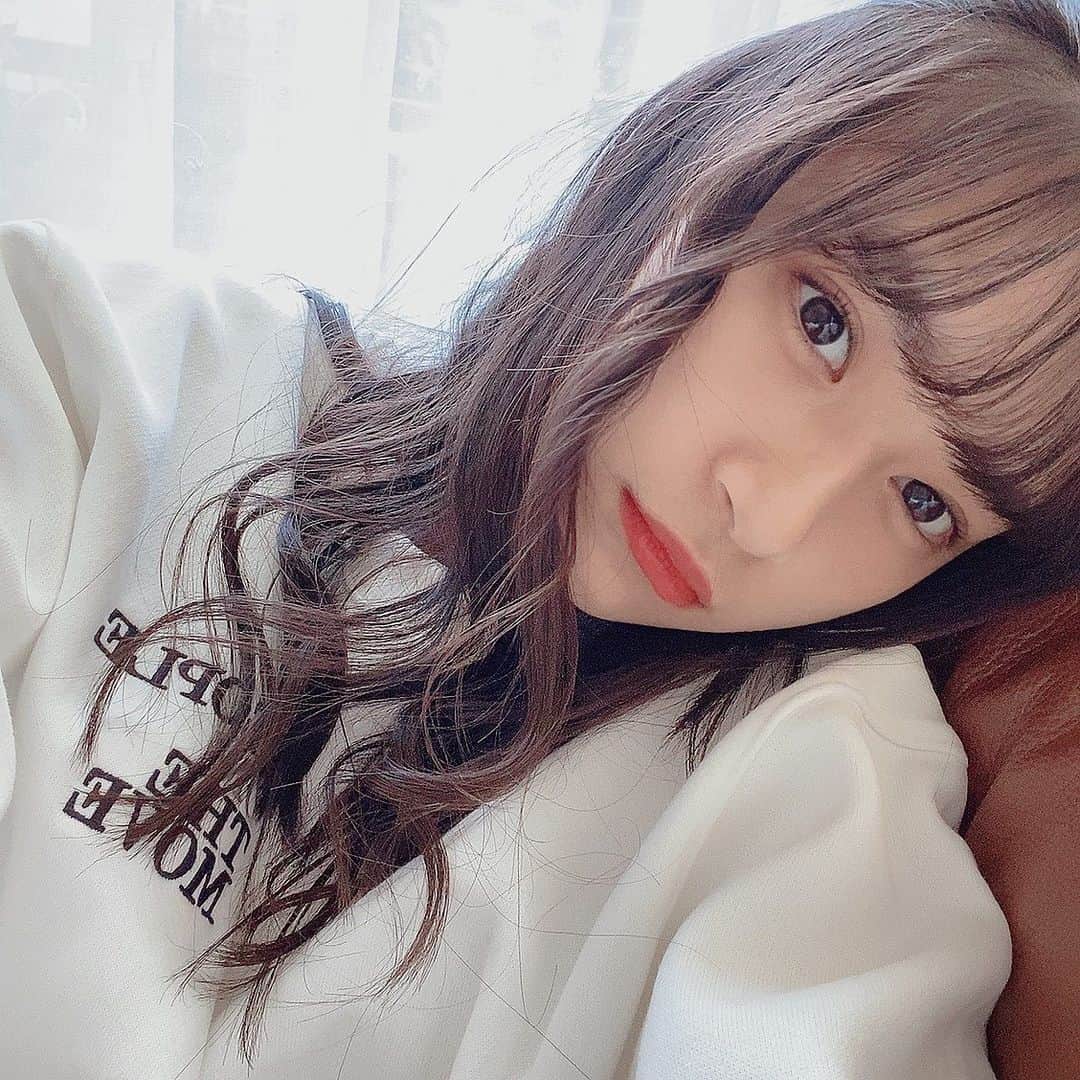 杉山緋那のインスタグラム：「久々に巻いたかも〜？？ ヘアアレンジもっとできるようになりたい🥲」