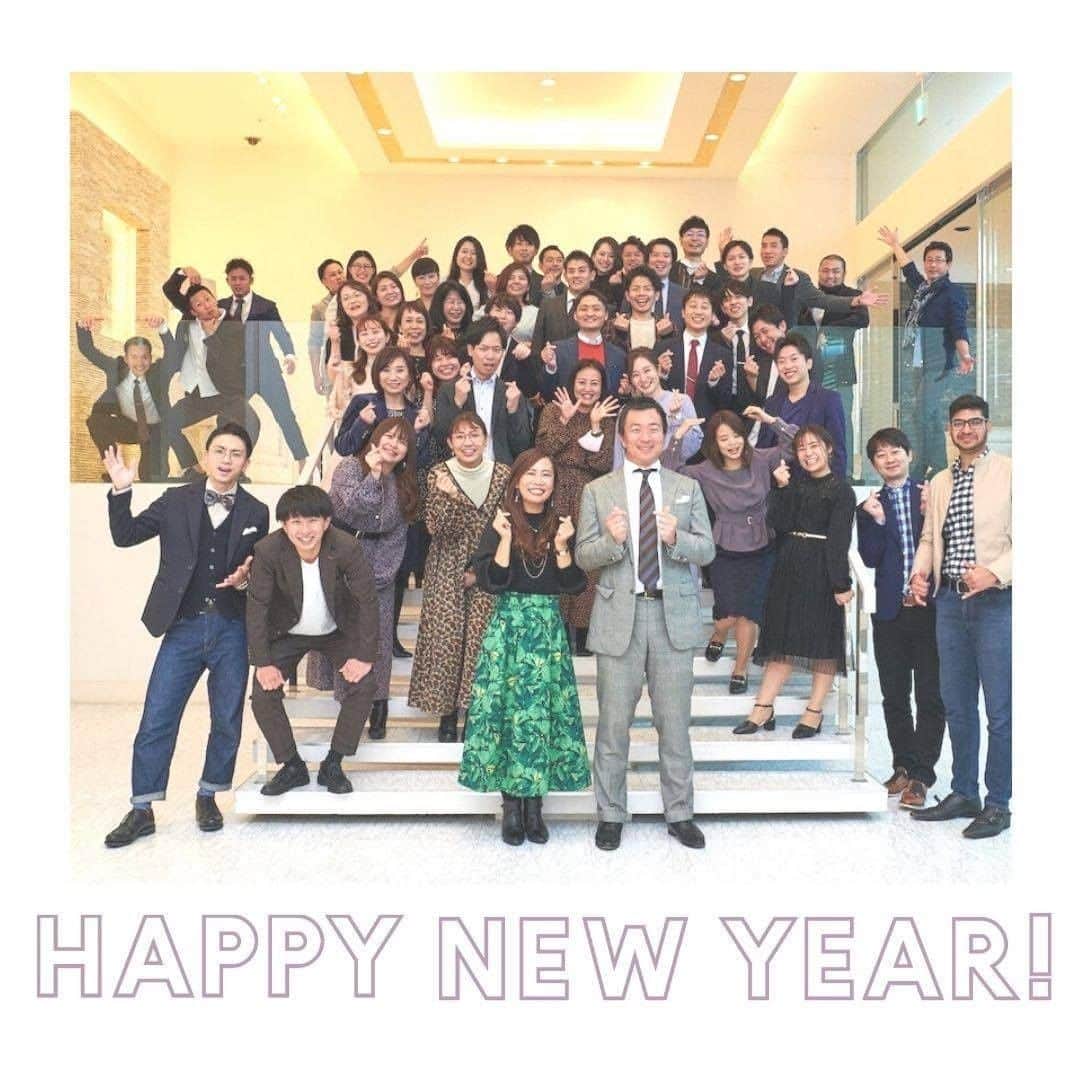 株式会社 新大陸のインスタグラム：「新年あけましておめでとうございます！  新大陸は、2021年もマーケティングを通してポジティブなエネルギーをお届けしてまいります。  本年もどうぞよろしくお願いいたします。  #新大陸 #shintairiku #sns #マーケティング #ウェブマーケティング #SNSマーケティング #浜松 #東京 #大阪 #福岡  #2021年  #happynewyear #仕事はじめ」