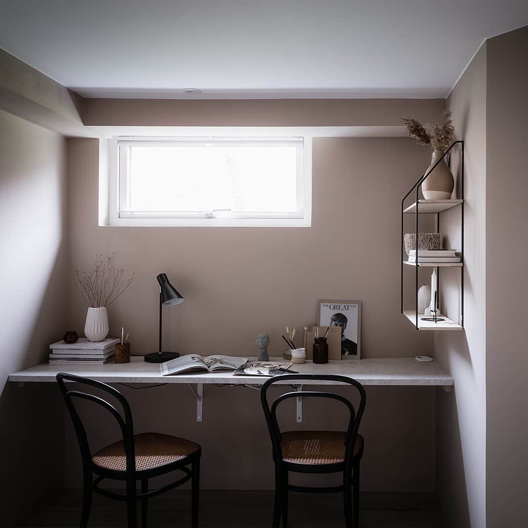 Bjurforsのインスタグラム：「Detaljerna på Åkerrensgatan 11 🤍. Foto: @fotografalencordic . . . . #bjurfors_goteborg #mäklaresarahgustafsson  #interior #inredning #homedetails #details #detaljer #interiordetails #inredningsdetaljer #kontor #homeoffice #hemmakontor  #homestyling #interiorinspiration #inredningsinspiration」