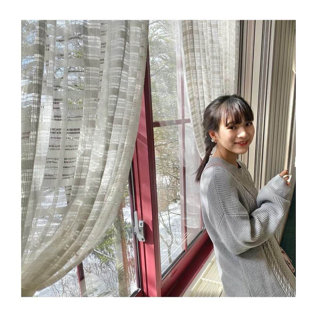 のインスタグラム：「﻿ もう少しで冬休みが終わります☃️﻿ ﻿ のんびりと、だけど充実した年末年始でした。﻿ 外出はあまり出来なかったけど、　﻿ 友達とテレビ電話したり、﻿ 久しぶりに1日中本を読んだり出来ました。﻿ 1日で3冊一気読みしてしまうくらい﻿ とっても面白い大好きなシリーズに出会ったので、﻿ またインスタで紹介するかもしれないです。😏﻿ ﻿ 沢山ゆっくり出来たので、﻿ 明日からリスタートして頑張ります！﻿」