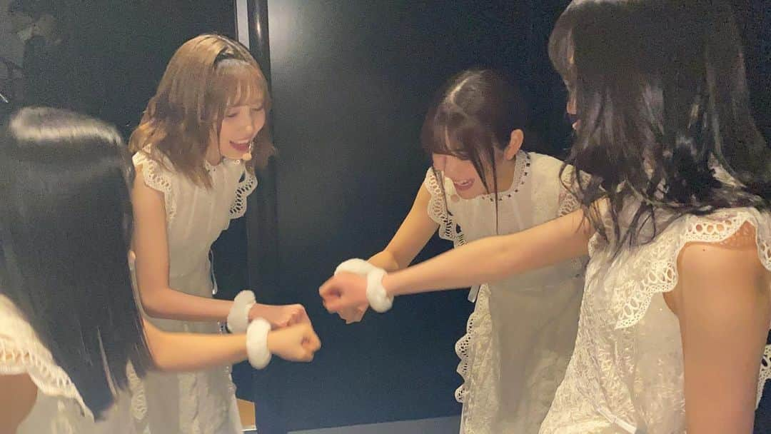 村井純奈のインスタグラム：「わんわん。円陣中。」