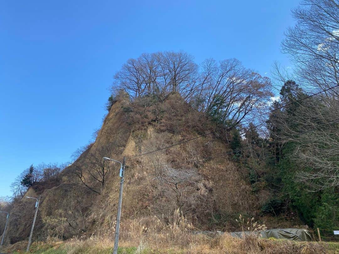 佐野真彩さんのインスタグラム写真 - (佐野真彩Instagram)「2021最初の自転車旅は #秋川 #網代弁天山  #六枚屏風岩　へ🚴‍♀️  今年も西多摩の自然豊かなオススメのスポットやイベントを紹介していきます📺🌲  特にあきる野は天然記念物に指定されているもの・場所がとても多い🍃  放送エリアにお住まいの皆様、 お楽しみに！  #あきる野　#青梅　#羽村　#福生　#tcn #自転車番組　#自転車ロケ #自転車女子 #奥多摩　#東京自転車旅行 #japannature #japan_of_insta #西多摩　#西多摩自転車　#cycling #弁天山　#にしちゅん　#無加工　#多摩ケーブルネットワーク」1月5日 18時34分 - sano.maya