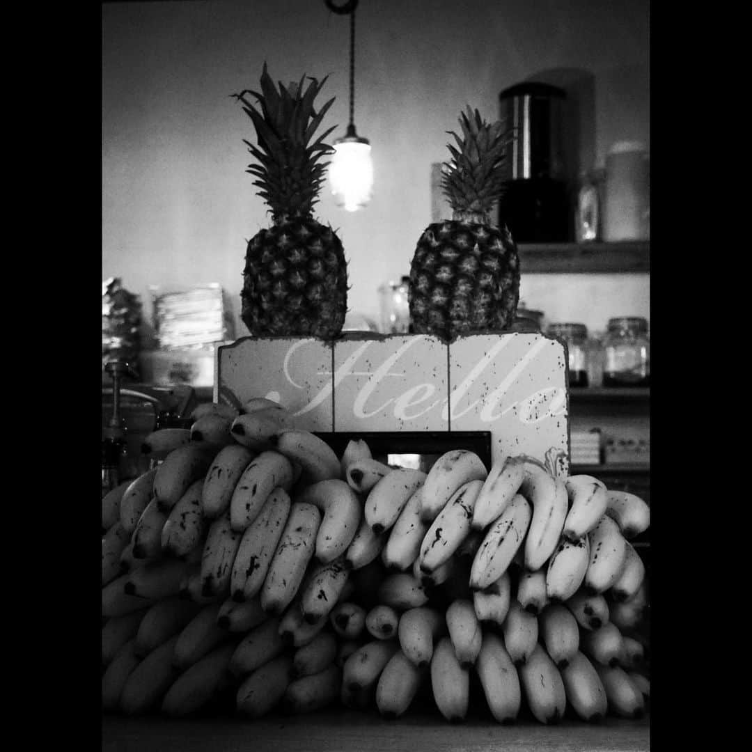 早乙女友貴のインスタグラム：「banana...pineapple 🍌🍍」